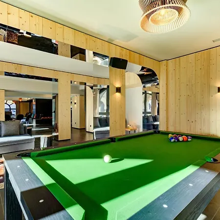 Thedrus Luxury Apt, Swimming Pool, & Apartament Chamonix