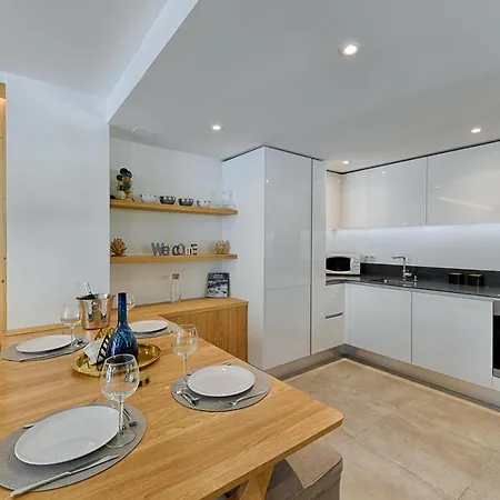 Apartment Thedrus Luxury Apt, Swimming Pool, & *
